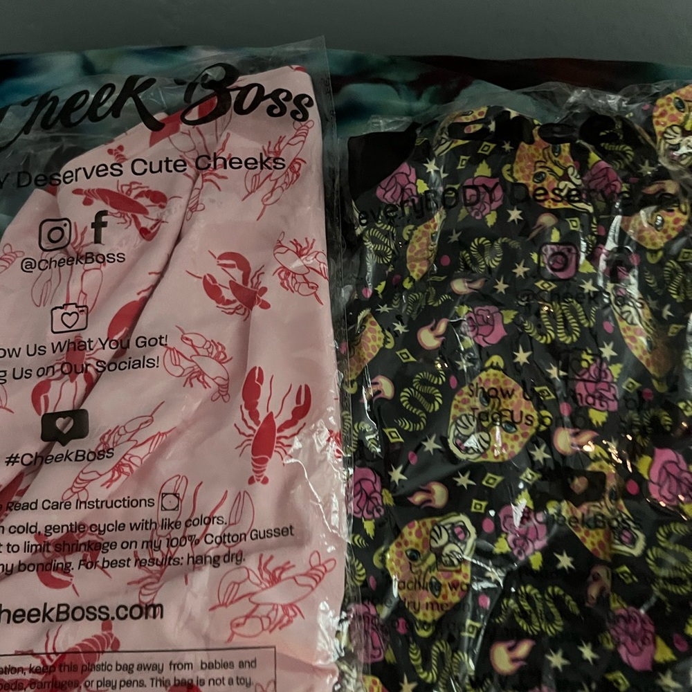 Cheek Boss NWT - 2 pairs of boyshorts 4X - lobsters and tigers!